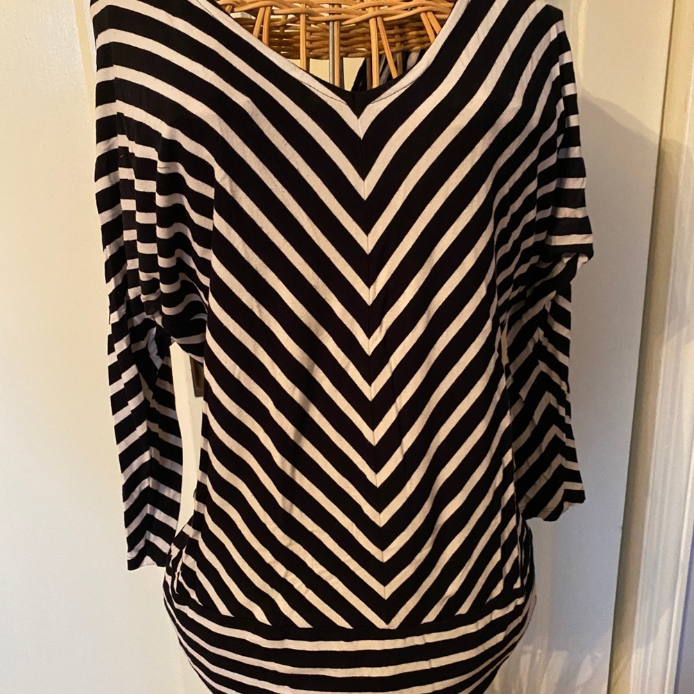 WHBM 3/4 sleeve! Flatter every figure.